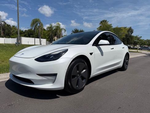 Used 2022 Tesla Model 3 Standard Range RWD image 1