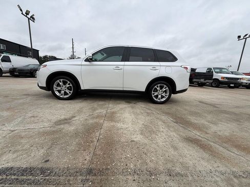Used 2015 Mitsubishi Outlander SE image 28