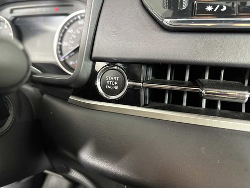 Used 2024 Mitsubishi Outlander SE image 19