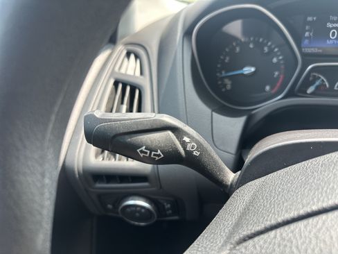 Used 2015 Ford Focus SE FWD image 22