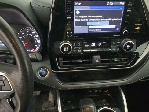 Used 2021 Toyota Highlander L image 4