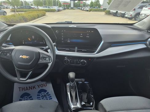 Used 2025 Chevrolet Trax LT FWD image 25