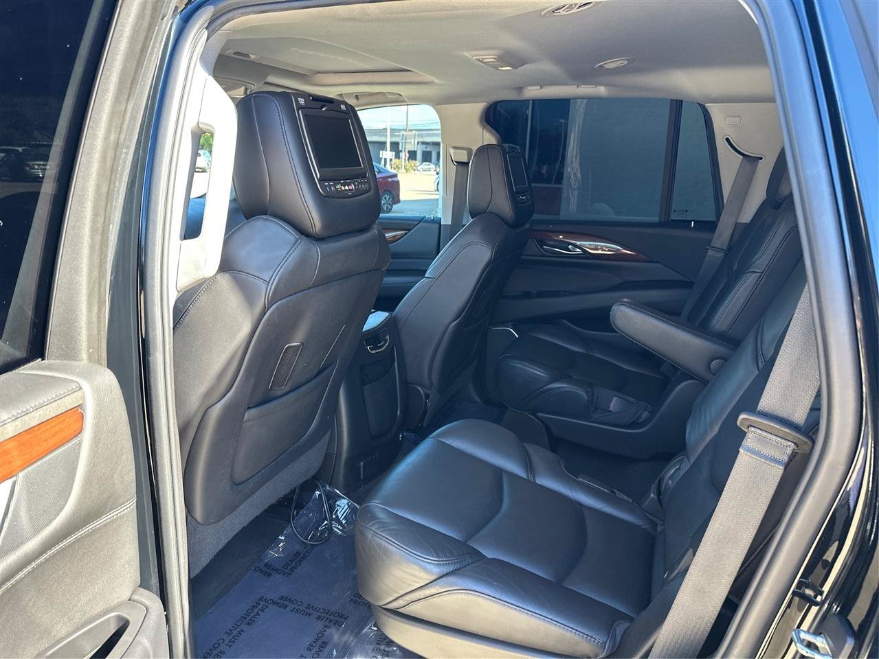 Used 2018 Cadillac Escalade Luxury AWD/4WD image 10