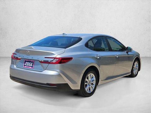Used 2025 Toyota Camry LE FWD image 5