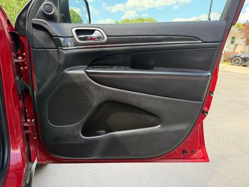 Used 2017 Jeep Grand Cherokee Trailhawk AWD/4WD image 24