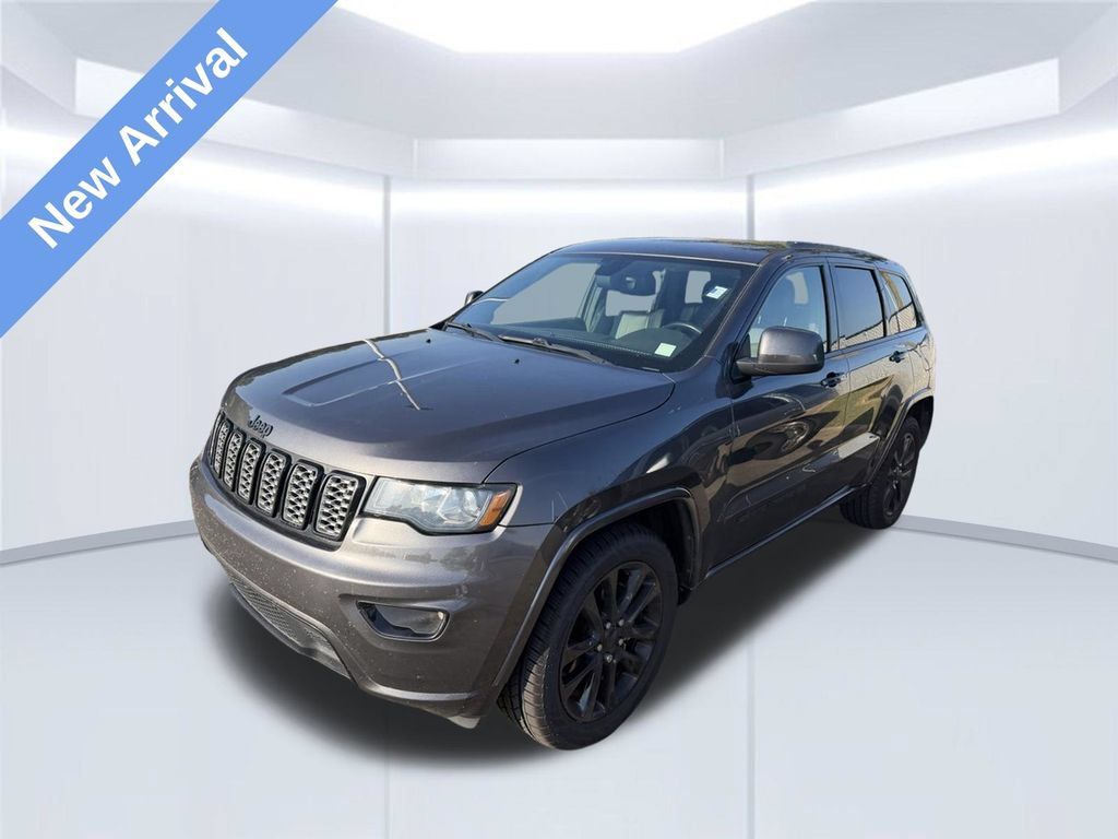 Used 2018 Jeep Grand Cherokee Altitude RWD image 1