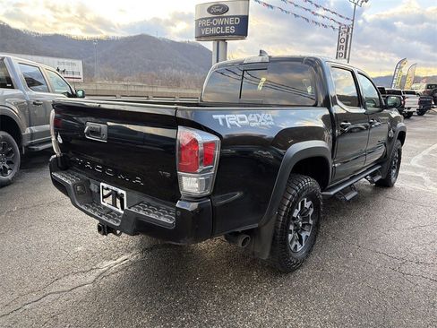 Used 2022 Toyota Tacoma TRD Off-Road image 3