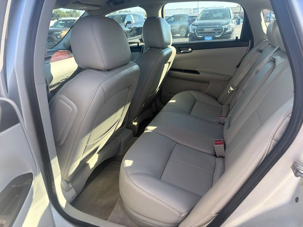 Used 2009 Chevrolet Impala LTZ FWD image 13