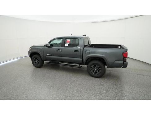 Used 2023 Toyota Tacoma SR5 w/ Technology Package image 5