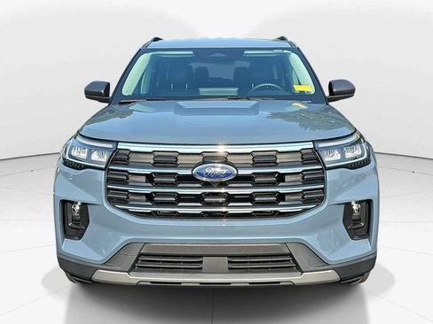 Used 2025 Ford Explorer Active w/ Active Comfort Package RWD image 8