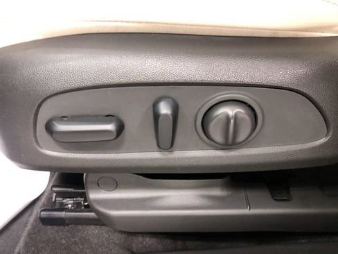 Used 2021 Buick Encore GX Essence w/ Experience Buick Package FWD image 36