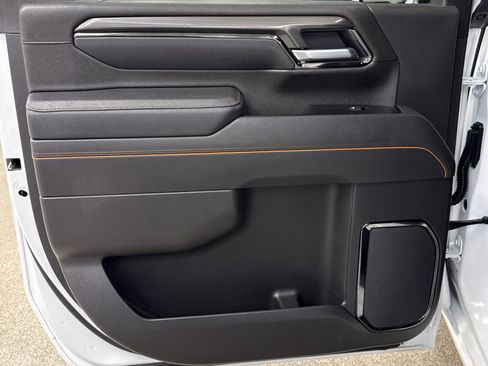 Used 2025 GMC Sierra 2500 AT4 image 12