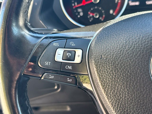 Used 2018 Volkswagen Tiguan SEL AWD/4WD image 31