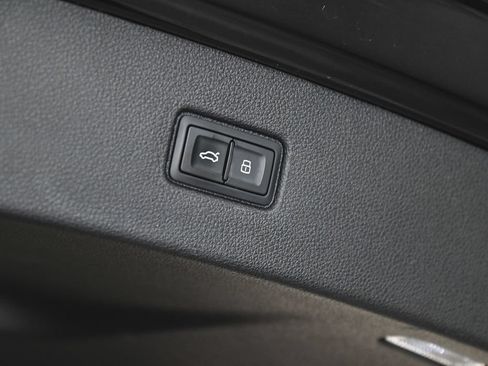 Used 2025 Audi Q7 3.0T Premium Plus AWD/4WD image 44