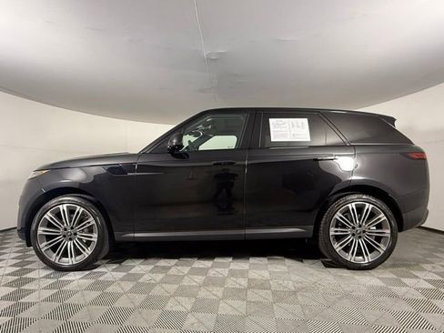 Used 2024 Land Rover Range Rover Sport SE AWD/4WD image 3