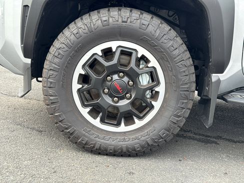 Certified 2025 Toyota 4Runner TRD Off-Road Premium image 6