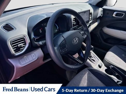 Used 2023 Hyundai Venue Limited w/ Cargo Package FWD image 8