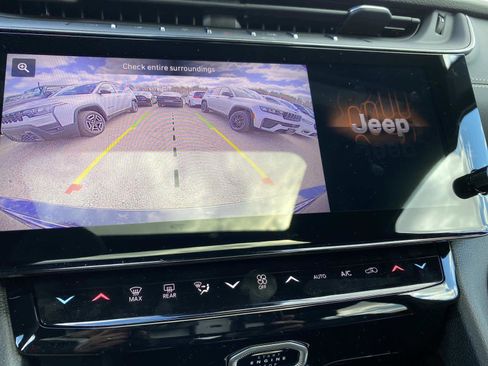 New 2026 Jeep Grand Cherokee Altitude image 12