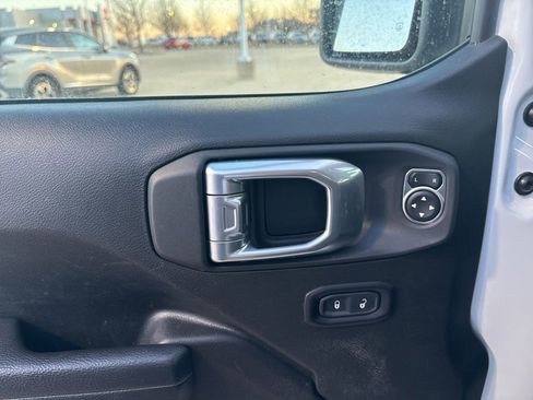 Used 2025 Jeep Wrangler Unlimited Rubicon image 12