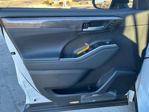 New 2026 Toyota Highlander Platinum AWD/4WD image 20