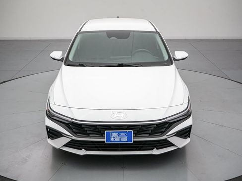 Used 2025 Hyundai Elantra SE FWD image 9