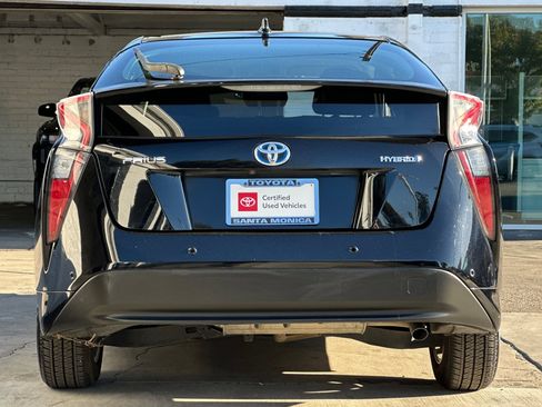 Used 2017 Toyota Prius Two image 5