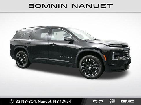 Certified 2025 Chevrolet Traverse LT w/ Sun and Wheel Package image 1