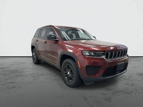 Used 2023 Jeep Grand Cherokee Laredo AWD/4WD image 6