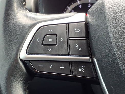 Used 2023 Toyota Highlander LE image 19