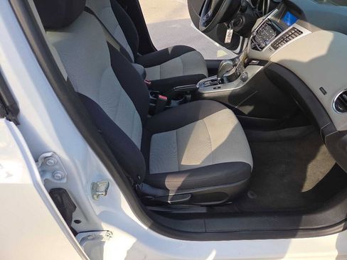 Used 2013 Chevrolet Cruze LS image 24