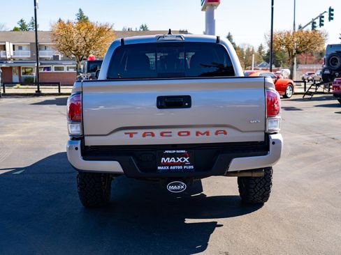 Used 2021 Toyota Tacoma TRD Off-Road w/ Technology Package AWD/4WD image 11