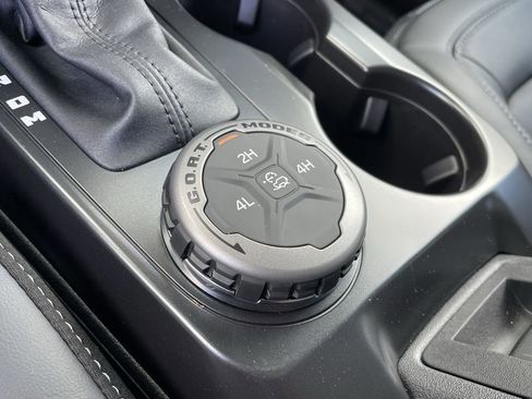 New 2025 Ford Bronco Outer Banks w/ Black Appearance Package image 27