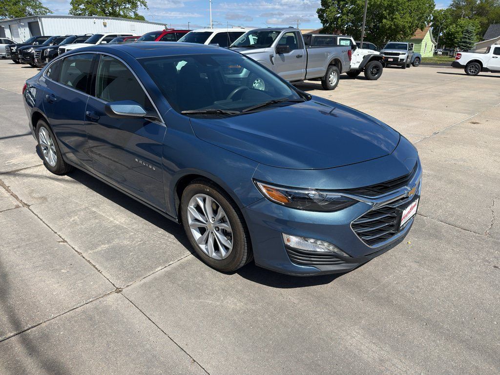 Used 2024 Chevrolet Malibu LT FWD image 2
