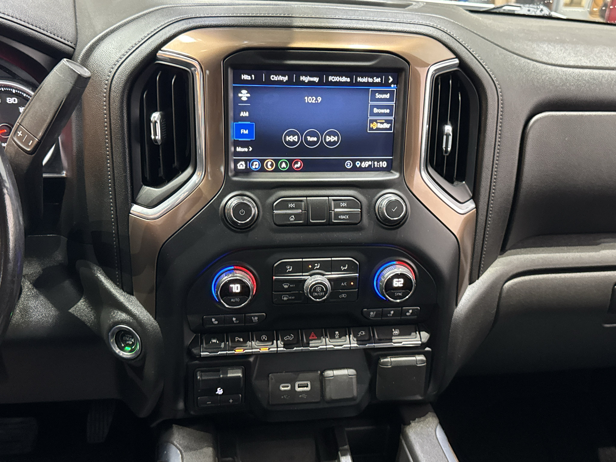 Used 2020 Chevrolet Silverado 1500 High Country w/ Technology Package AWD/4WD image 33