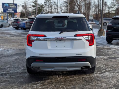 Used 2022 GMC Acadia SLT w/ LPO, Floor Liner Package image 9