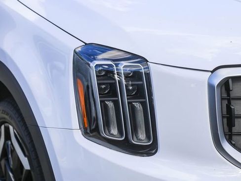 Used 2023 Kia Telluride EX w/ EX Captain's Chair Package image 3