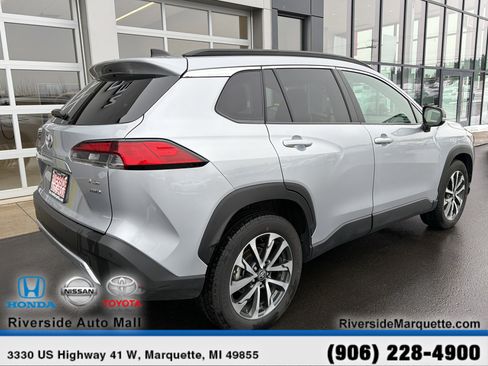 Used 2025 Toyota Corolla Cross XLE image 24