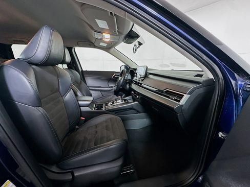 Used 2024 Mitsubishi Outlander SE image 32