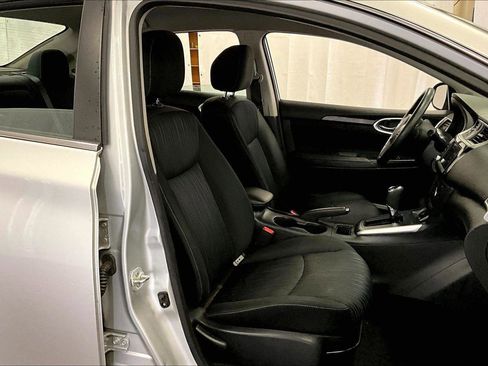 Used 2019 Nissan Sentra SV image 7