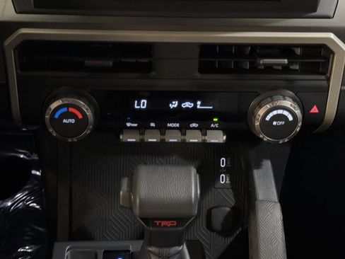 Used 2025 Toyota Tacoma TRD Off-Road AWD/4WD image 32