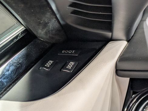 Used 2019 Rolls-Royce Dawn image 16