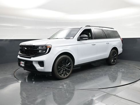 Used 2025 Ford Expedition Max Platinum w/ Stealth Appearance Package image 5