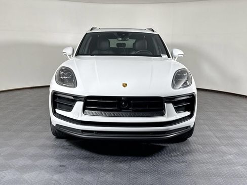 Certified 2025 Porsche Macan AWD/4WD image 10