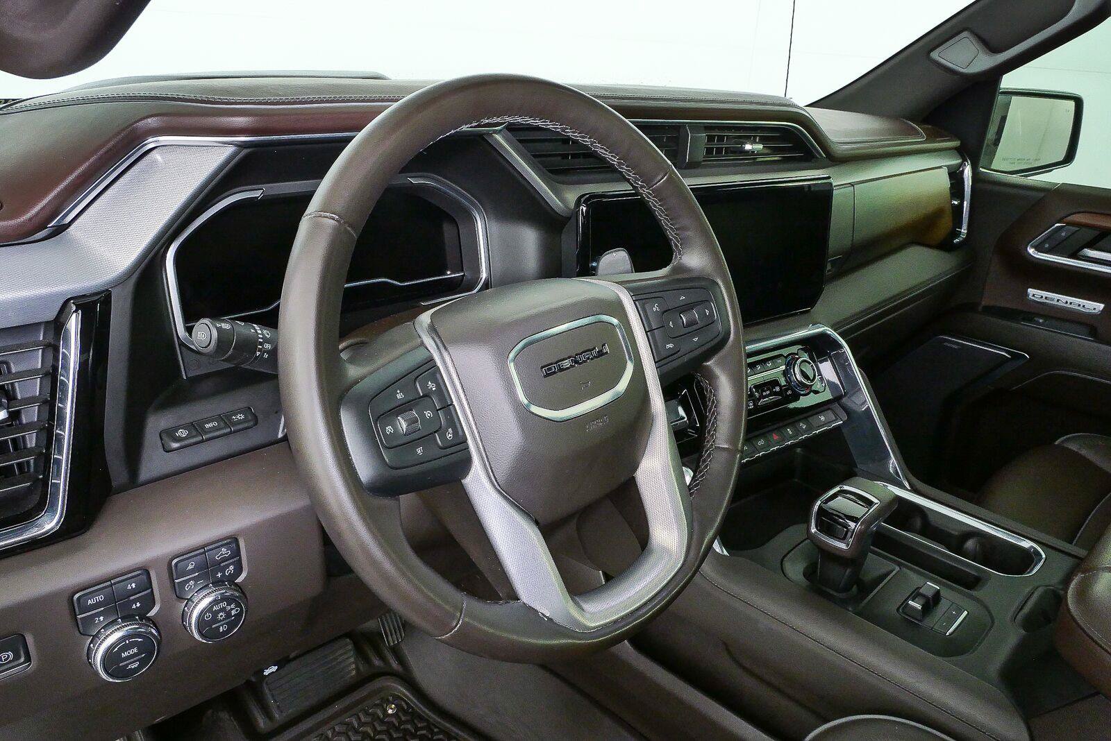 Used 2023 GMC Sierra 1500 Denali w/ Denali Reserve Package AWD/4WD image 4