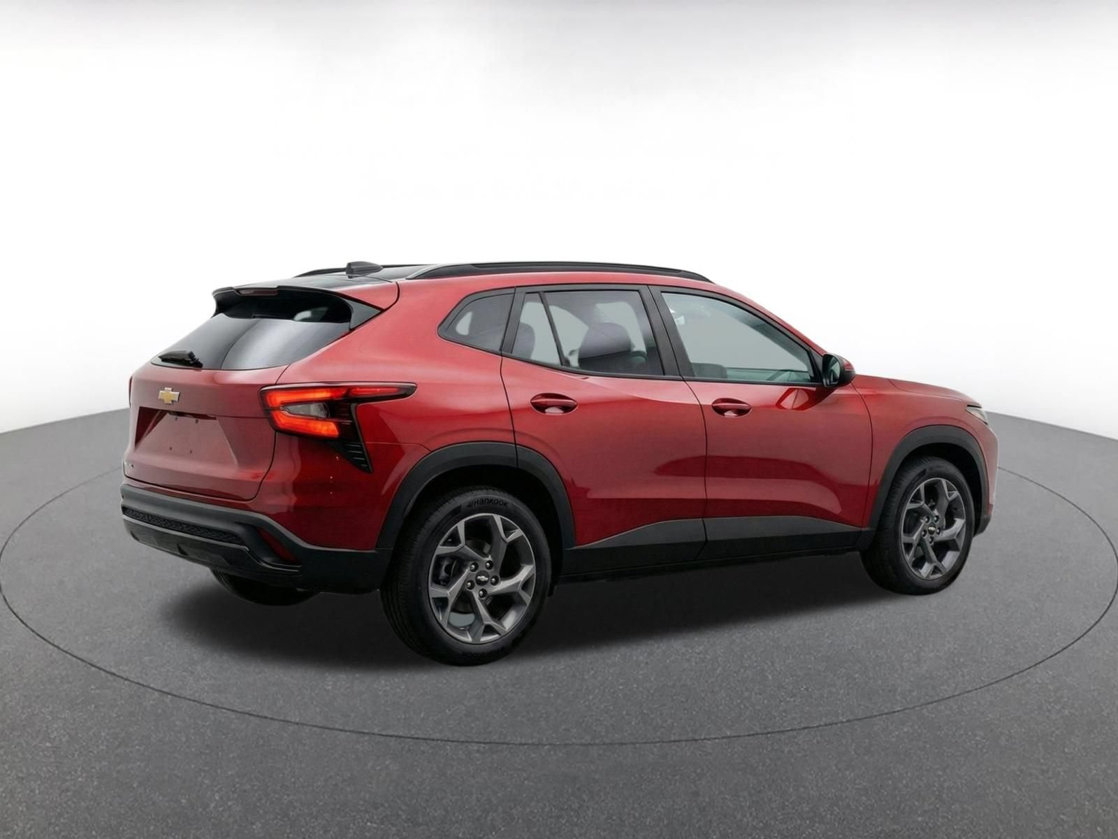 Used 2025 Chevrolet Trax LT FWD image 10