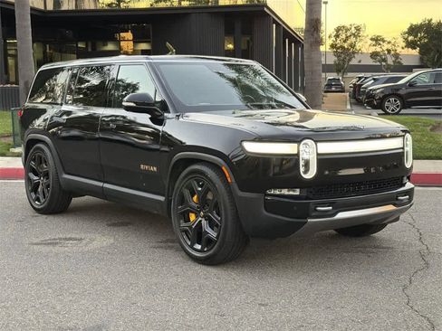 Used 2022 Rivian R1S Launch Edition image 8