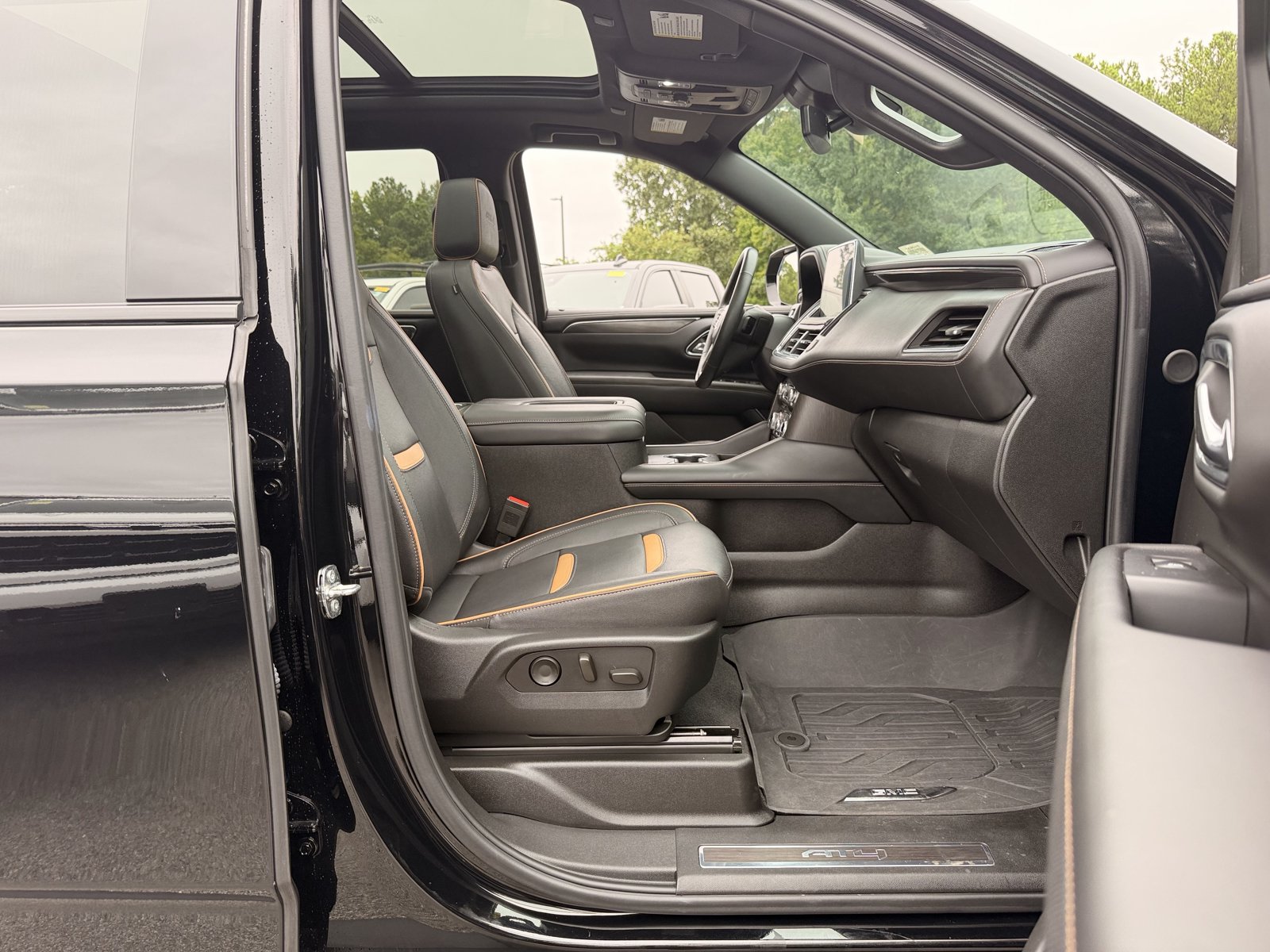 Used 2023 GMC Yukon AT4 w/ LPO, Floor Liner Package AWD/4WD image 34
