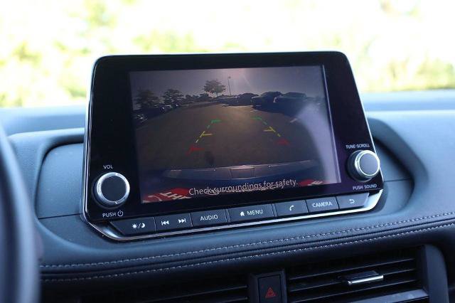 Certified 2025 Nissan Rogue SV FWD image 12