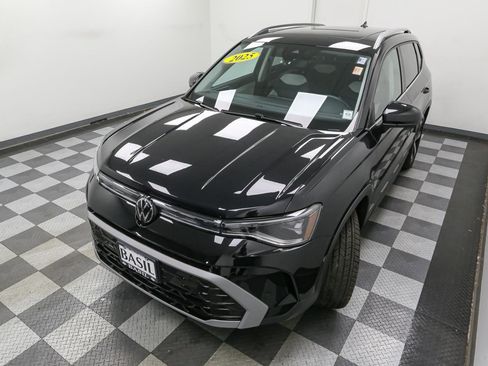 Used 2025 Volkswagen Taos SEL image 6