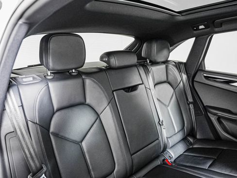 Certified 2024 Porsche Macan AWD/4WD image 6